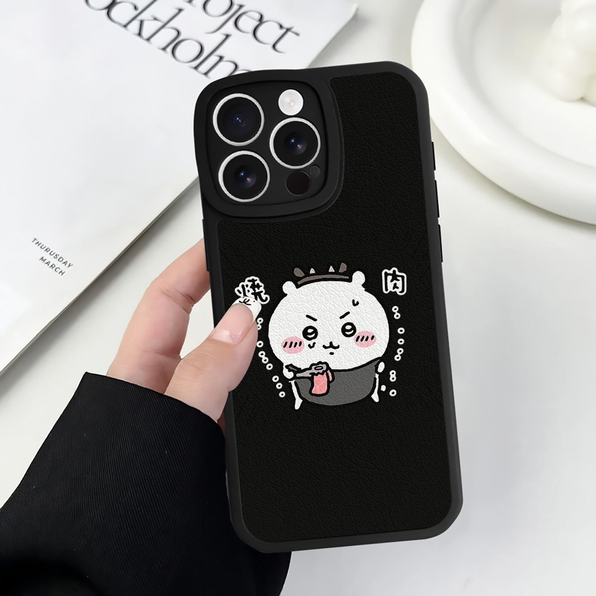 （画像用） ちいかわ ちいかわ Chii-kawa chiikawa 【iPhone 16シリーズ対応】シリコンスマホケース（レザー調） 材質：シリコン